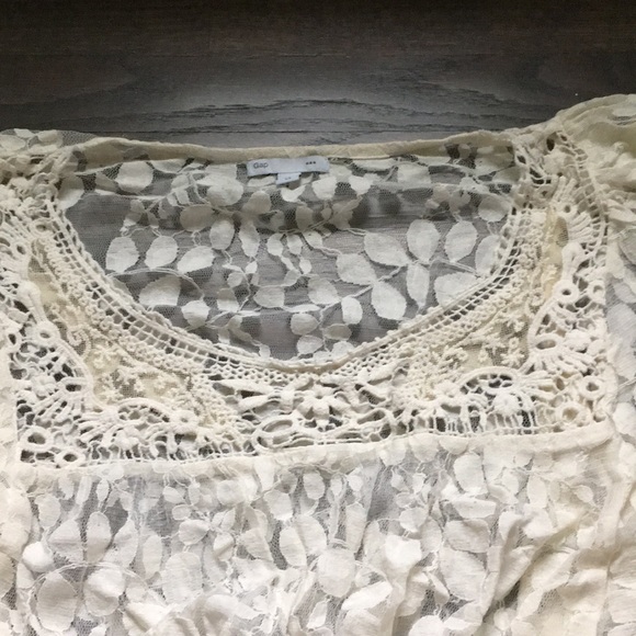 Boho lace too with cinched waist - Picture 2 of 3